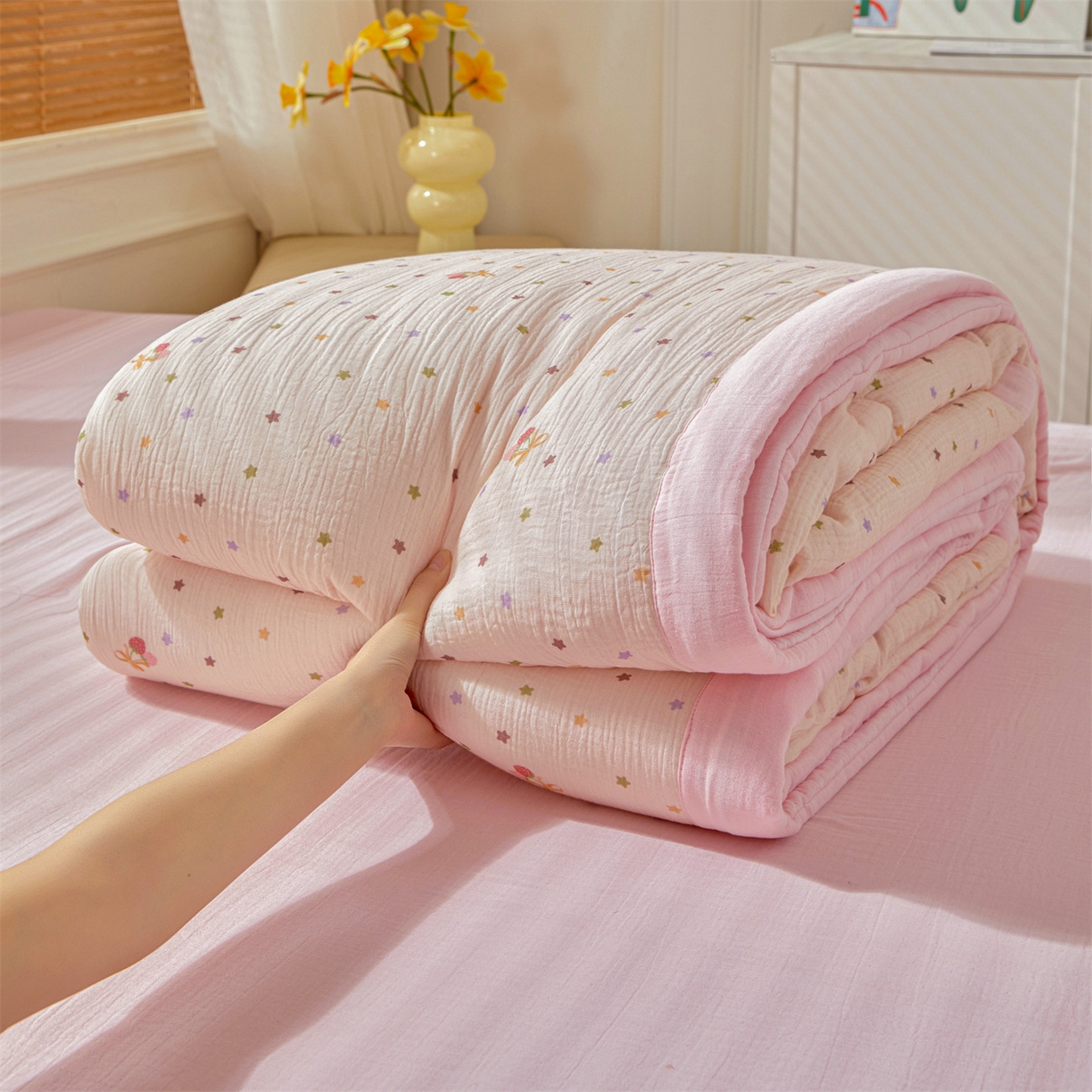 91家纺网 家纺一手货源 找家纺 恬思语家纺 2026春夏新款里外全棉皱皱纱印花棉花夏被夏凉被空调被 粉色星空