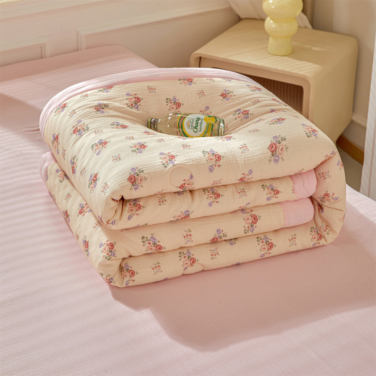 91家纺网 家纺一手货源 找家纺 恬思语家纺 2026春夏新款里外全棉皱皱纱印花棉花夏被夏凉被空调被 花夕粉