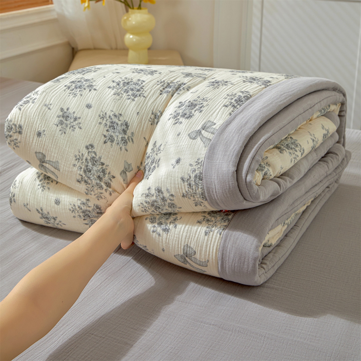 91家纺网 家纺一手货源 找家纺 恬思语家纺 2026春夏新款里外全棉皱皱纱印花棉花夏被夏凉被空调被 醉花语