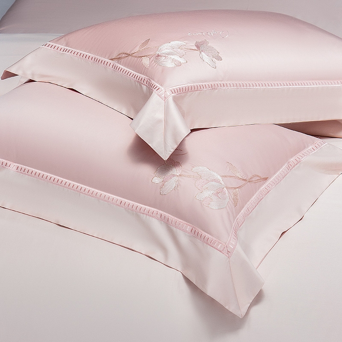 91家纺网 家纺一手货源 找家纺 诗黛尔家纺 2026春夏新款长绒棉刺绣四件套 叶澜居系列 叶澜居-落樱粉