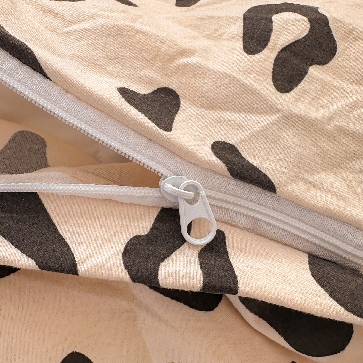 91家纺网 家纺一手货源 找家纺 （总）老K (原美阁） 2026新款荷叶边豹纹KT猫毛巾绣四件套