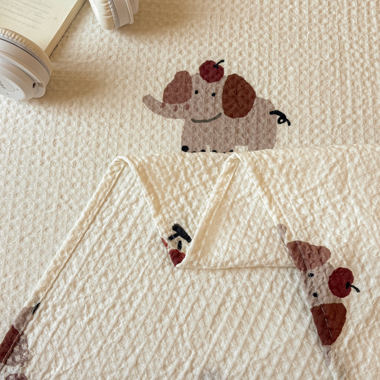 91家纺网 家纺一手货源 找家纺 居眠 2026新款全棉印花华夫格床单 樱桃小象