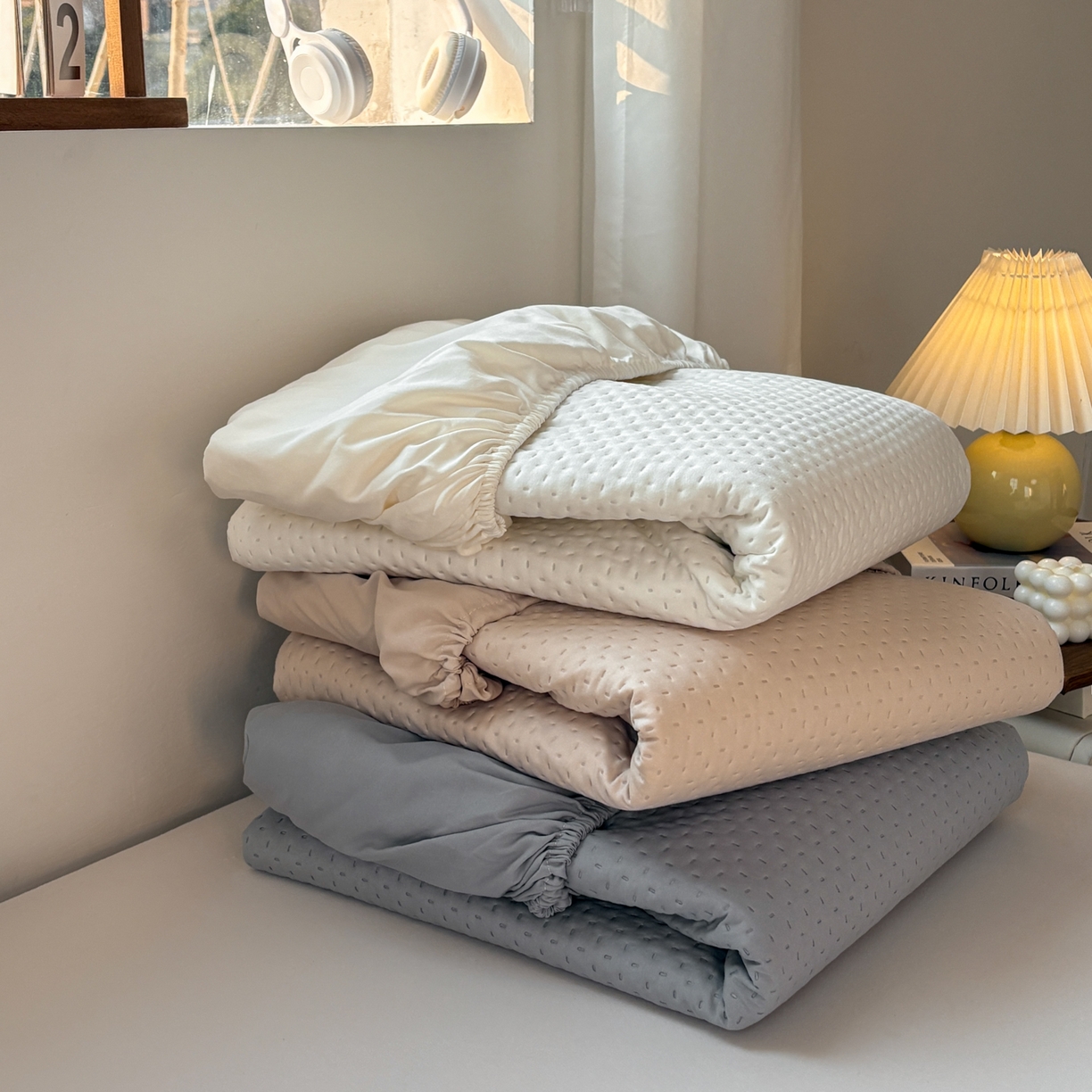 91家纺网 家纺一手货源 找家纺 居眠 2026新款卡通刺绣夹棉童话乐园防水床笠 组合叠拍