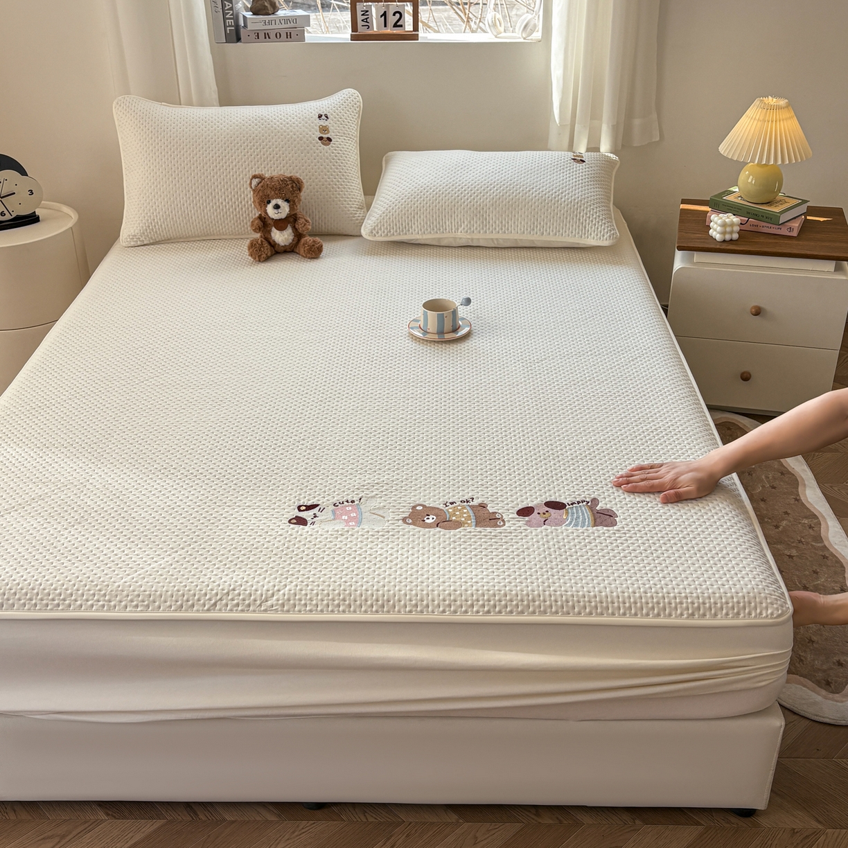 91家纺网 家纺一手货源 找家纺 （总）居眠 2026新款卡通刺绣夹棉童话乐园防水床笠