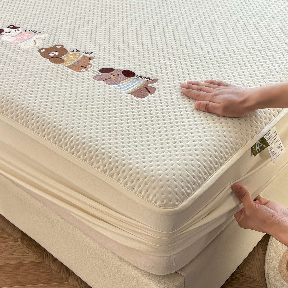 91家纺网 家纺一手货源 找家纺 （总）居眠 2026新款卡通刺绣夹棉童话乐园防水床笠