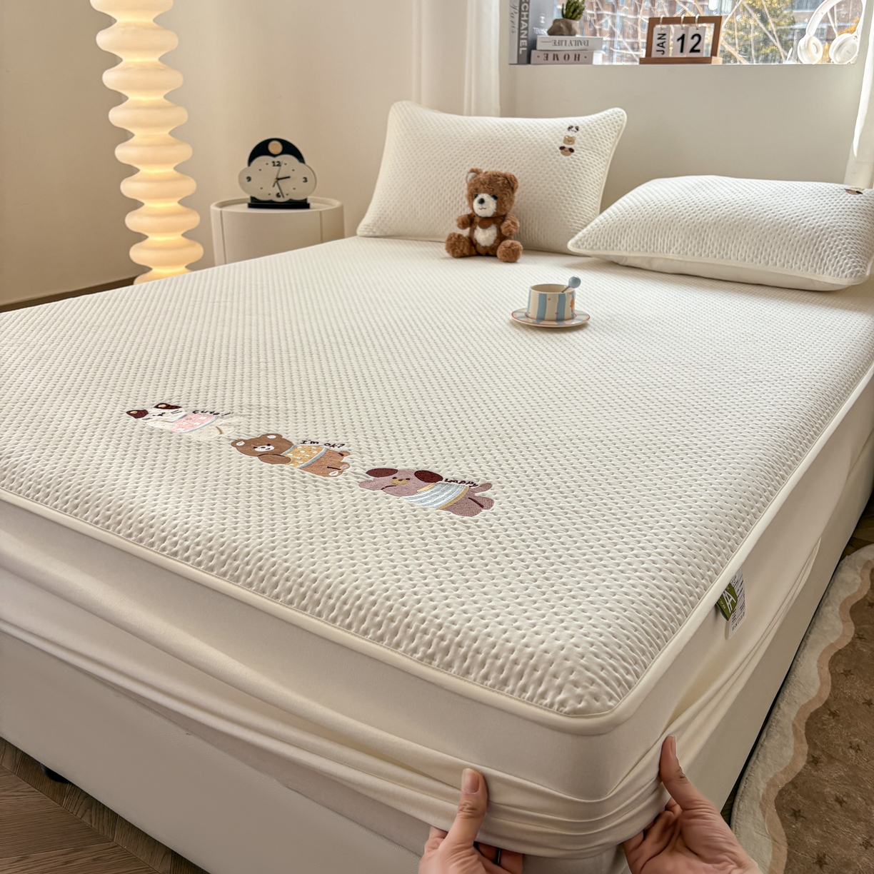 91家纺网 家纺一手货源 找家纺 （总）居眠 2026新款卡通刺绣夹棉童话乐园防水床笠