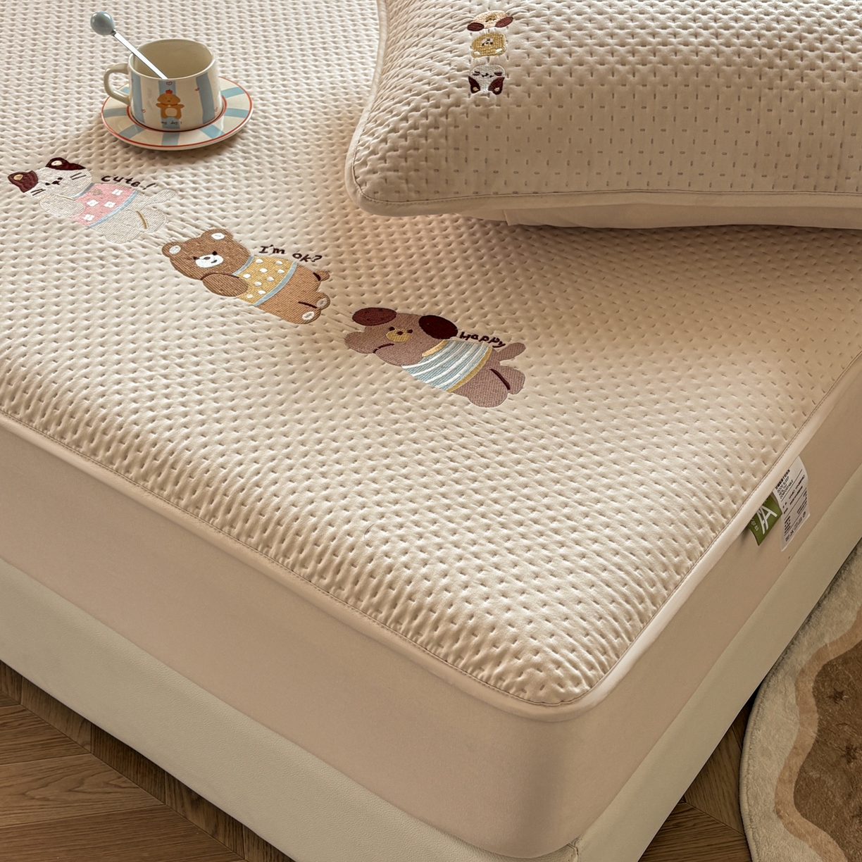 91家纺网 家纺一手货源 找家纺 居眠 2026新款卡通刺绣夹棉童话乐园防水床笠 童话乐园-卡其