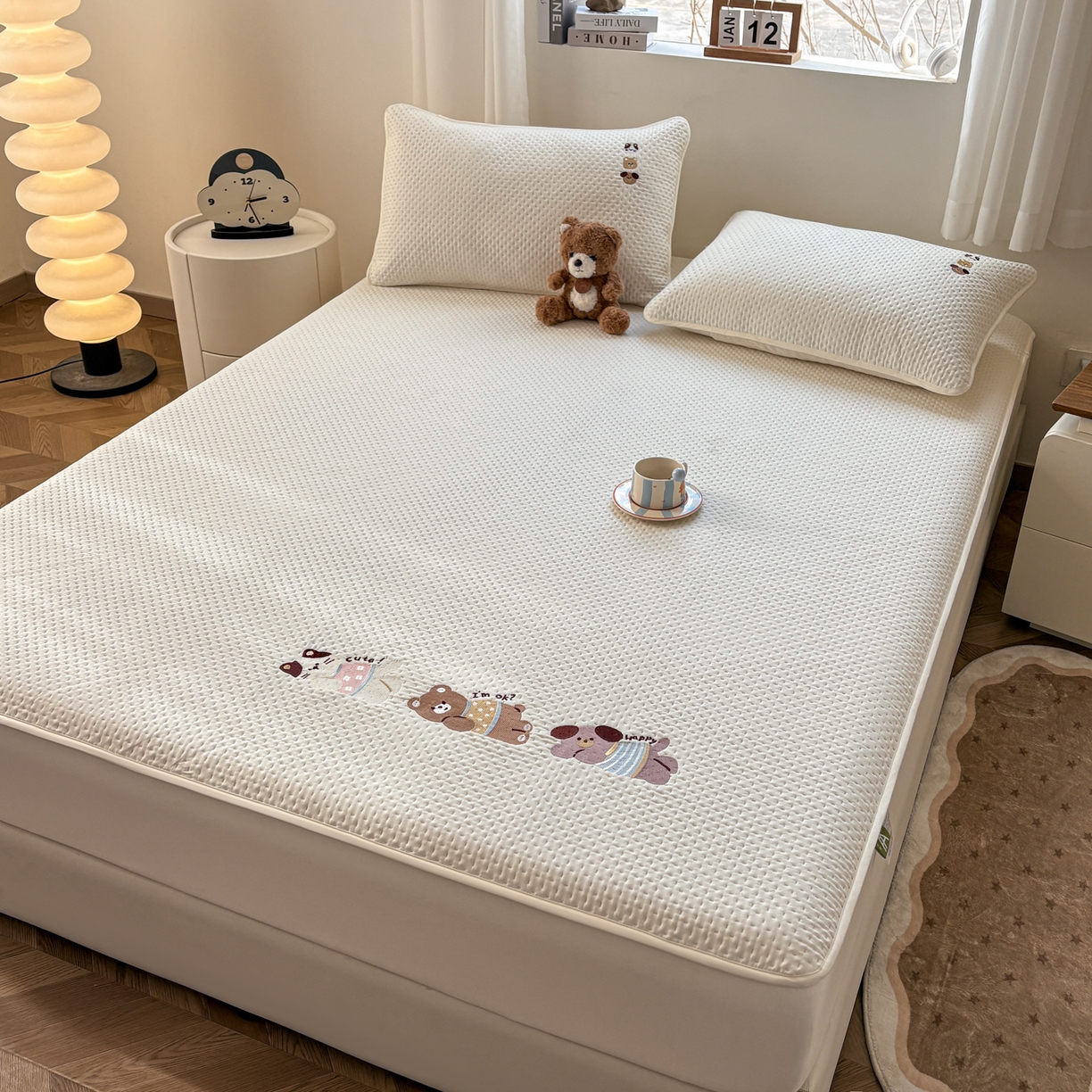 91家纺网 家纺一手货源 找家纺 居眠 2026新款卡通刺绣夹棉童话乐园防水床笠 童话乐园-白