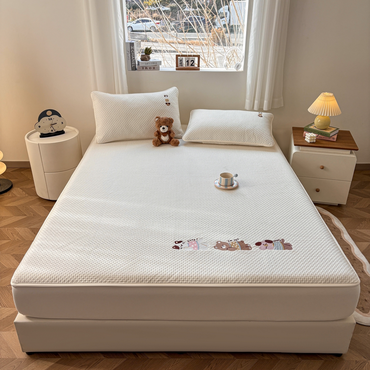 91家纺网 家纺一手货源 找家纺 居眠 2026新款卡通刺绣夹棉童话乐园防水床笠 童话乐园-白