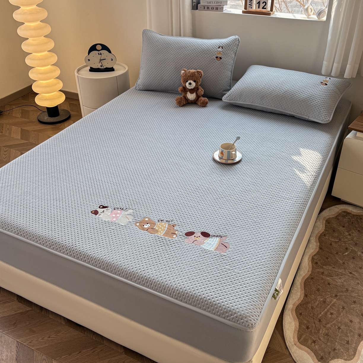 91家纺网 家纺一手货源 找家纺 居眠 2026新款卡通刺绣夹棉童话乐园防水床笠 童话乐园-灰