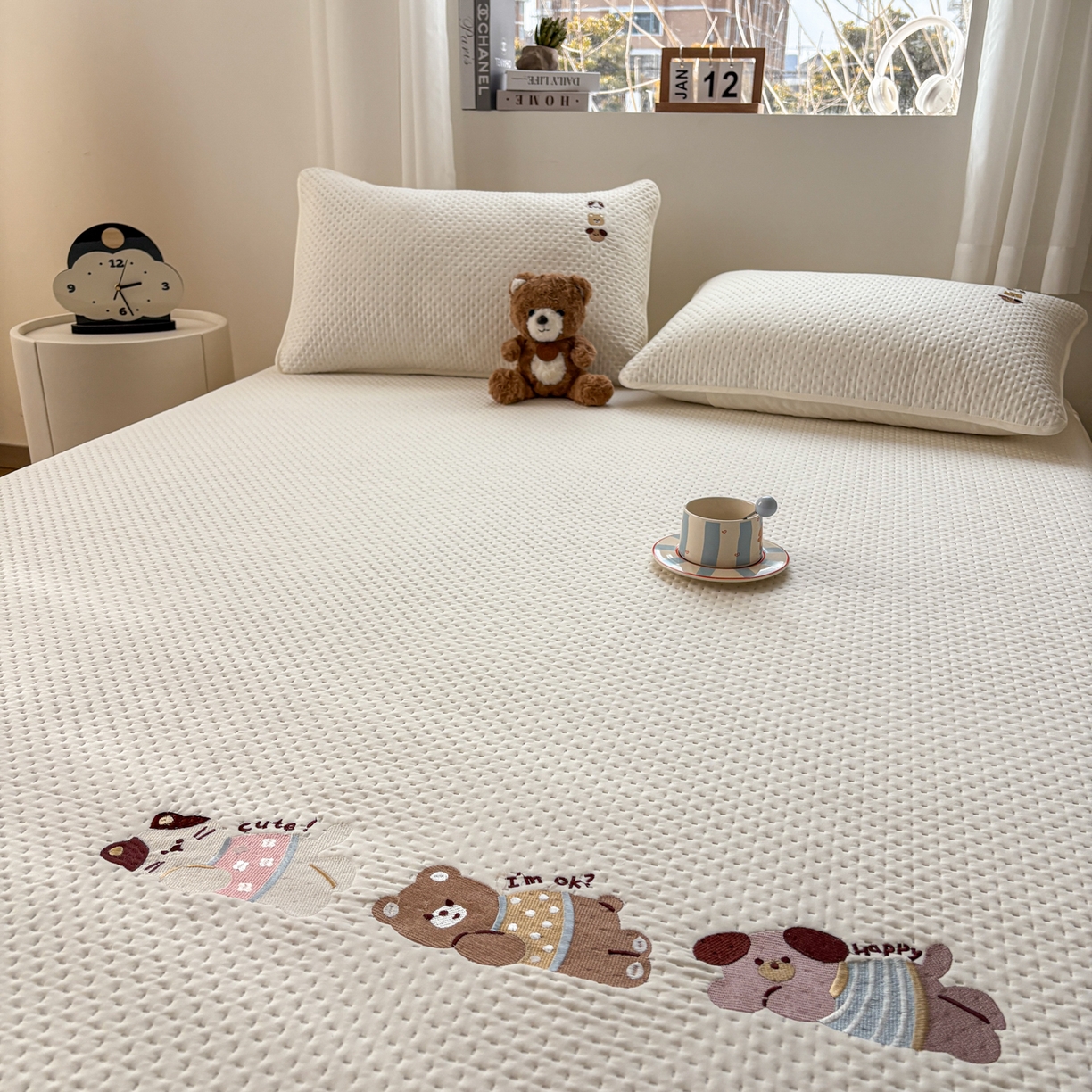 91家纺网 家纺一手货源 找家纺 （总）居眠 2026新款卡通刺绣夹棉童话乐园防水床笠