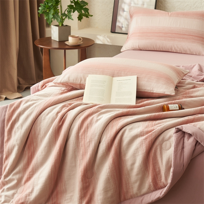 91家纺网 家纺一手货源 找家纺 恬思语家纺 2026春夏新款A类全棉色织大提花棉花夏凉被空调被夏被 西雅-粉