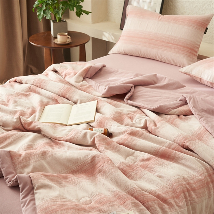 91家纺网 家纺一手货源 找家纺 恬思语家纺 2026春夏新款A类全棉色织大提花棉花夏凉被空调被夏被 西雅-粉