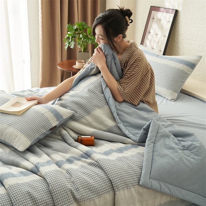 91家纺网 家纺一手货源 找家纺 恬思语家纺 2026春夏新款A类全棉色织大提花棉花夏凉被空调被夏被 洛川-蓝