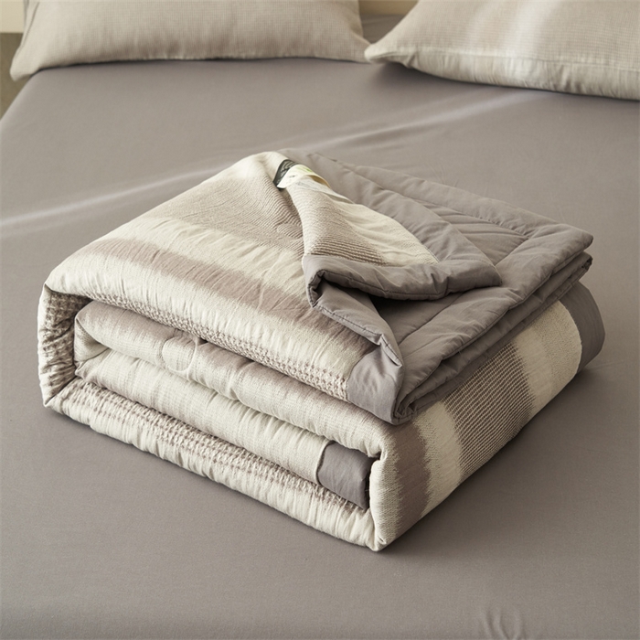 91家纺网 家纺一手货源 找家纺 恬思语家纺 2026春夏新款A类全棉色织大提花棉花夏凉被空调被夏被 洛川-灰