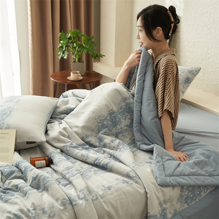 91家纺网 家纺一手货源 找家纺 恬思语家纺 2026春夏新款A类全棉色织大提花棉花夏凉被空调被夏被 墨凡-蓝