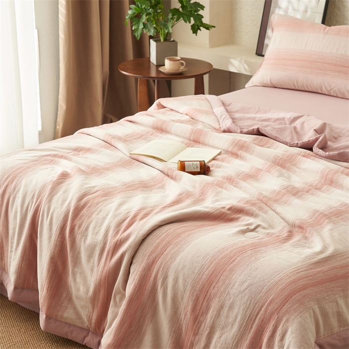 91家纺网 家纺一手货源 找家纺 恬思语家纺 2026春夏新款A类全棉色织大提花棉花夏凉被空调被夏被 西雅-粉