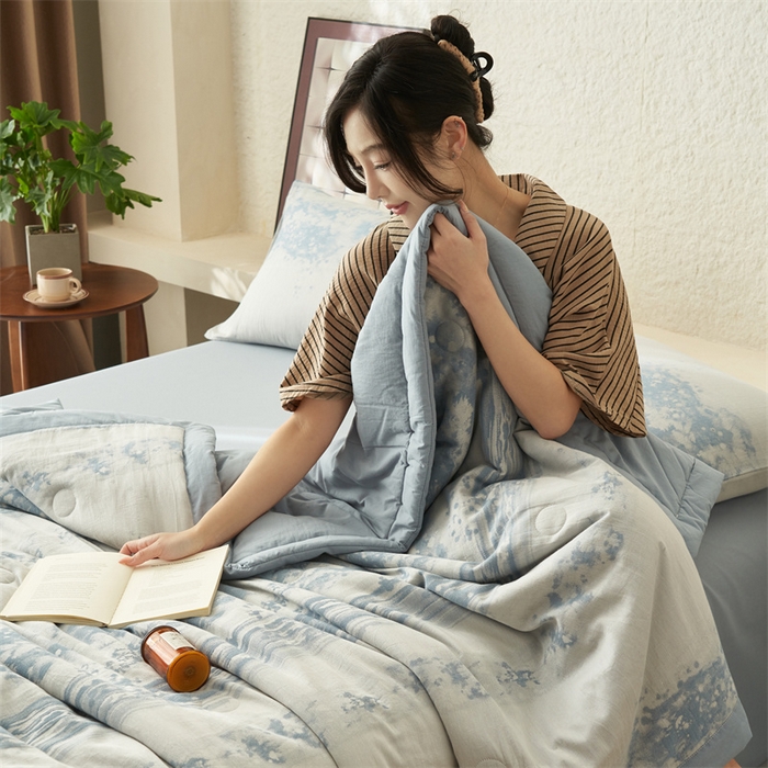 91家纺网 家纺一手货源 找家纺 恬思语家纺 2026春夏新款A类全棉色织大提花棉花夏凉被空调被夏被 墨凡-蓝