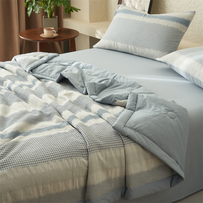 91家纺网 家纺一手货源 找家纺 恬思语家纺 2026春夏新款A类全棉色织大提花棉花夏凉被空调被夏被 洛川-蓝