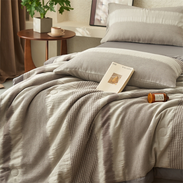 91家纺网 家纺一手货源 找家纺 恬思语家纺 2026春夏新款A类全棉色织大提花棉花夏凉被空调被夏被 洛川-灰