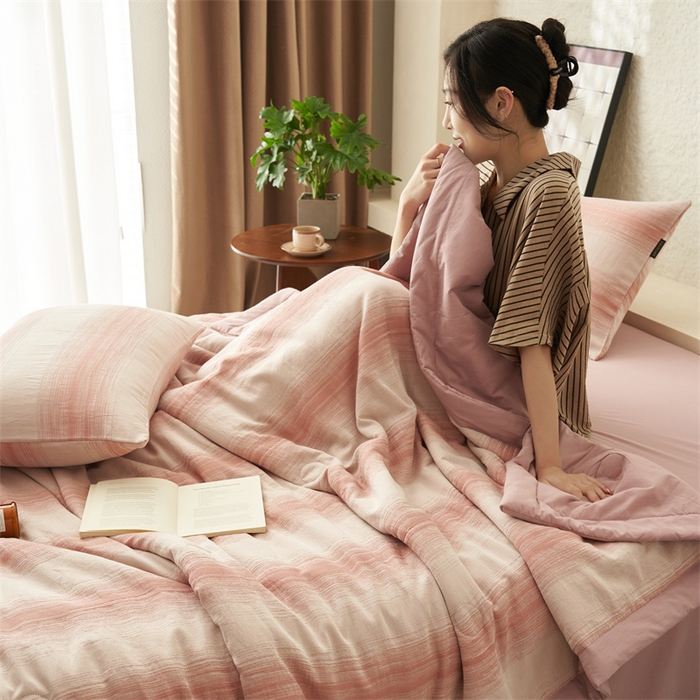 91家纺网 家纺一手货源 找家纺 恬思语家纺 2026春夏新款A类全棉色织大提花棉花夏凉被空调被夏被 西雅-粉