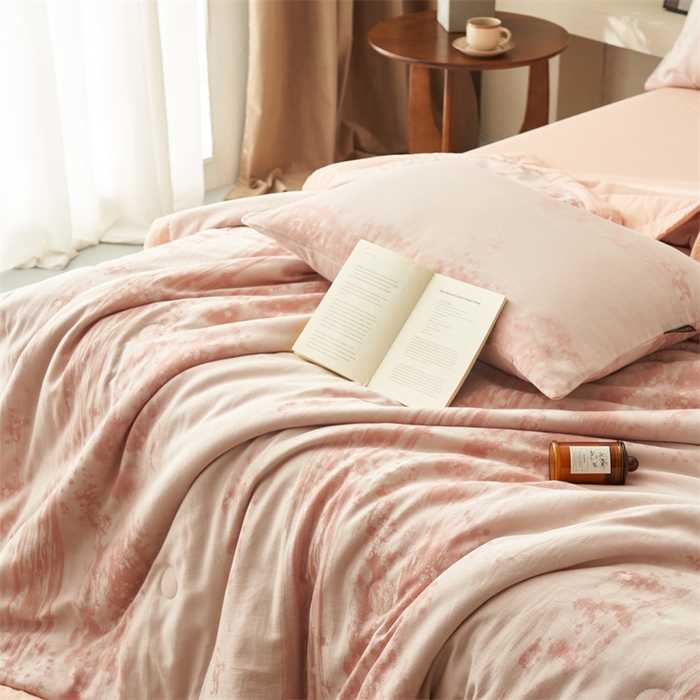 91家纺网 家纺一手货源 找家纺 恬思语家纺 2026春夏新款A类全棉色织大提花棉花夏凉被空调被夏被 墨凡-粉