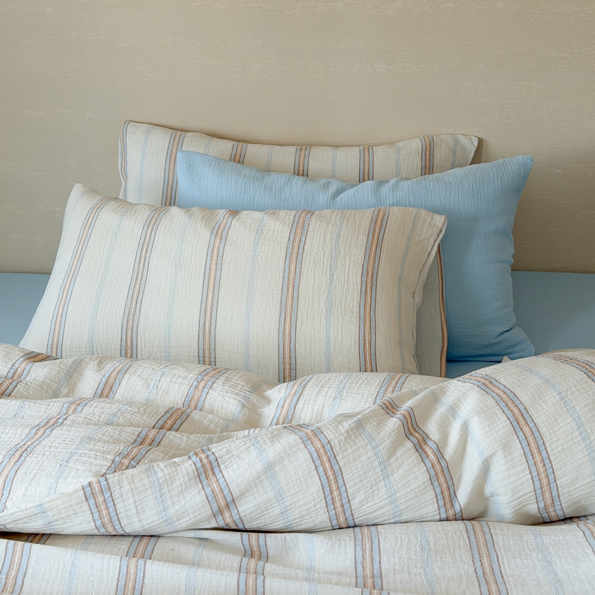 91家纺网 家纺一手货源 找家纺 山舍家居 2026新款全棉纯棉色织条纹皱皱纱布四件套 水手假日