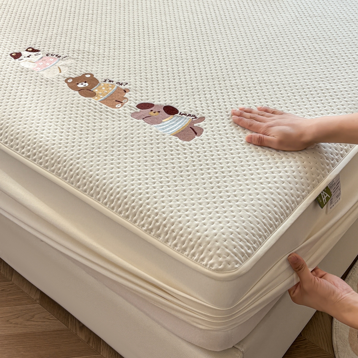 91家纺网 家纺一手货源 找家纺 （总）居眠 2026新款卡通刺绣夹棉童话乐园防水床笠