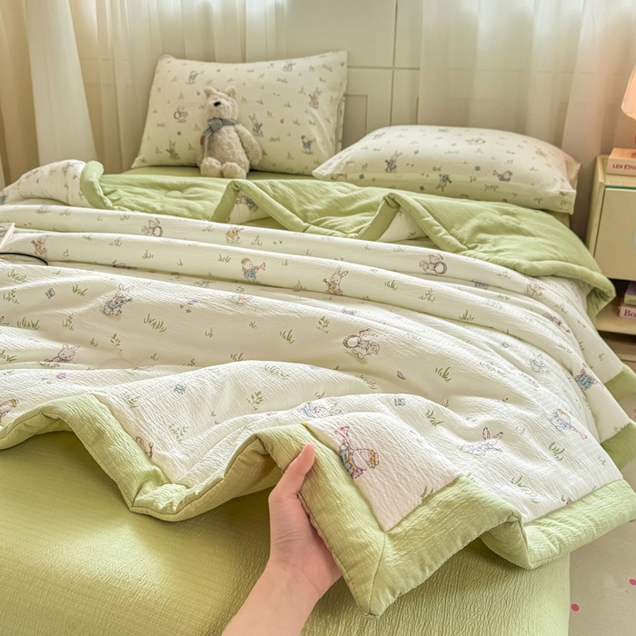 91家纺网 家纺一手货源 找家纺 家喜爱 2026年新款双层皱皱纱新疆棉花夏被夏凉被空调被【可开专票  普票】 绿野迷踪