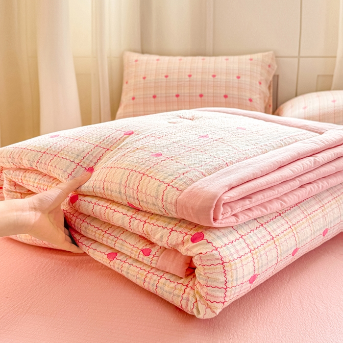91家纺网 家纺一手货源 找家纺 家喜爱 2026年新款双层皱皱纱新疆棉花夏被夏凉被空调被【可开专票  普票】 格格心