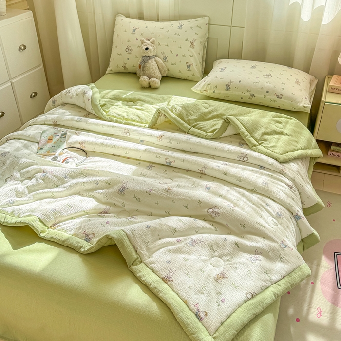 91家纺网 家纺一手货源 找家纺 家喜爱 2026年新款双层皱皱纱新疆棉花夏被夏凉被空调被【可开专票  普票】 绿野迷踪