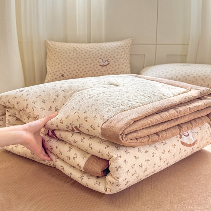 91家纺网 家纺一手货源 找家纺 家喜爱 2026年新款双层皱皱纱新疆棉花夏被夏凉被空调被【可开专票  普票】 童年摇梦
