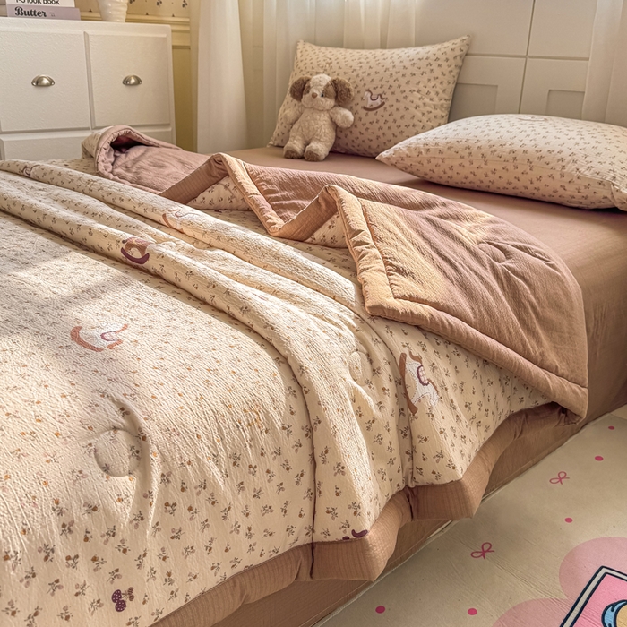91家纺网 家纺一手货源 找家纺 家喜爱 2026年新款双层皱皱纱新疆棉花夏被夏凉被空调被【可开专票  普票】 童年摇梦