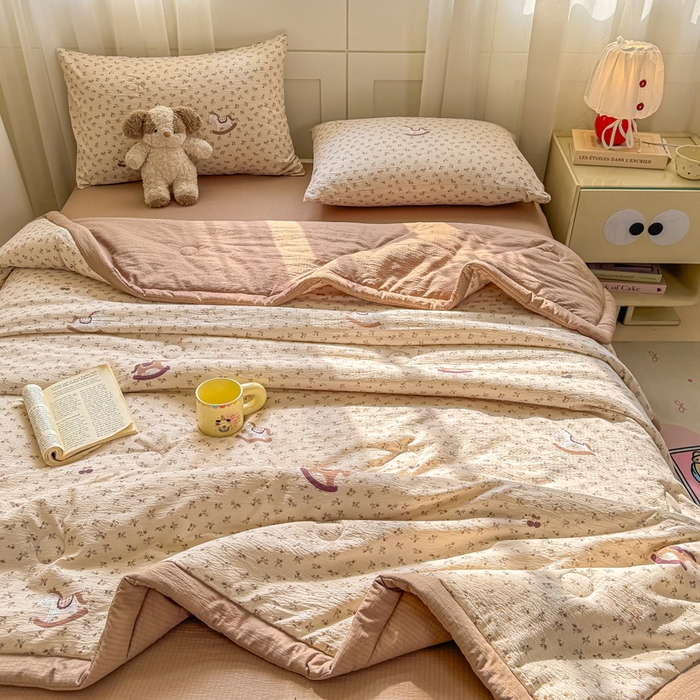 91家纺网 家纺一手货源 找家纺 家喜爱 2026年新款双层皱皱纱新疆棉花夏被夏凉被空调被【可开专票  普票】 童年摇梦