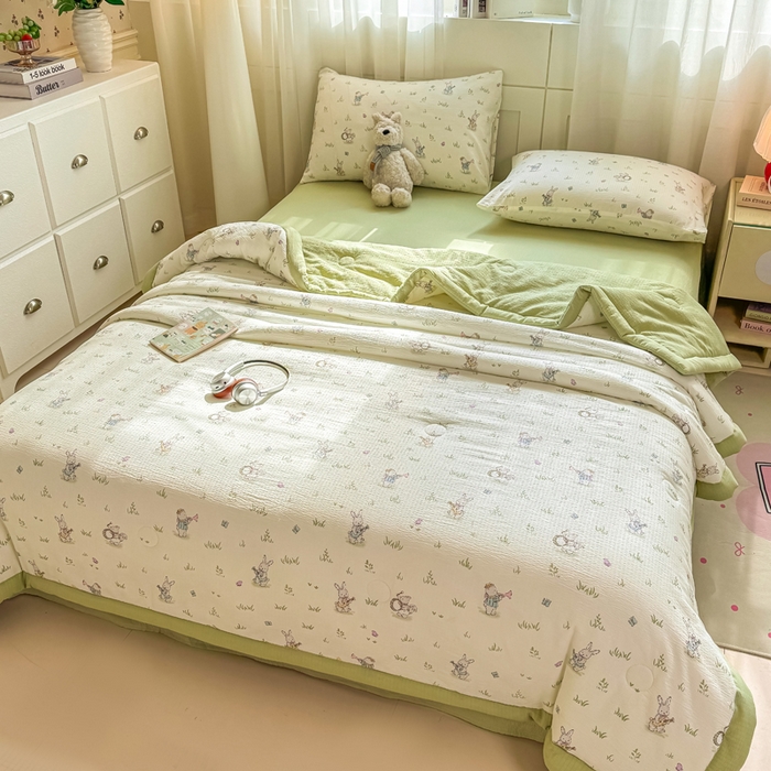 91家纺网 家纺一手货源 找家纺 家喜爱 2026年新款双层皱皱纱新疆棉花夏被夏凉被空调被【可开专票  普票】 绿野迷踪