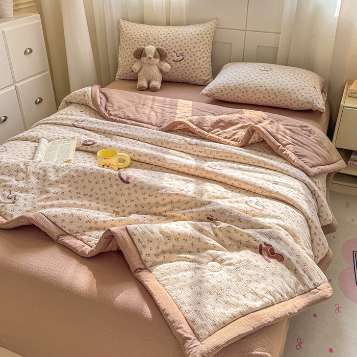 91家纺网 家纺一手货源 找家纺 家喜爱 2026年新款双层皱皱纱新疆棉花夏被夏凉被空调被【可开专票  普票】 童年摇梦