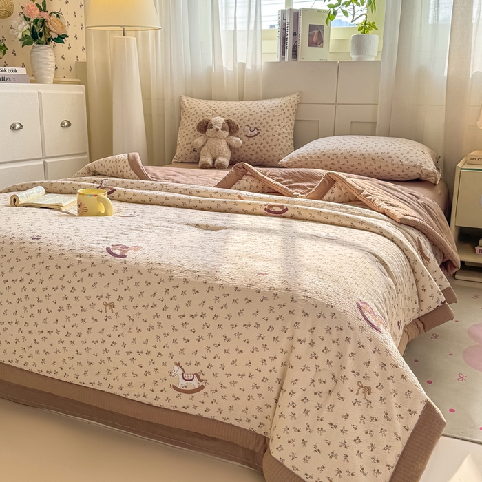 91家纺网 家纺一手货源 找家纺 家喜爱 2026年新款双层皱皱纱新疆棉花夏被夏凉被空调被【可开专票  普票】 童年摇梦