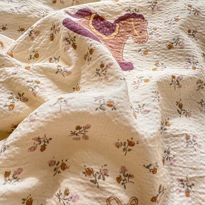 91家纺网 家纺一手货源 找家纺 家喜爱 2026年新款双层皱皱纱新疆棉花夏被夏凉被空调被【可开专票  普票】 童年摇梦