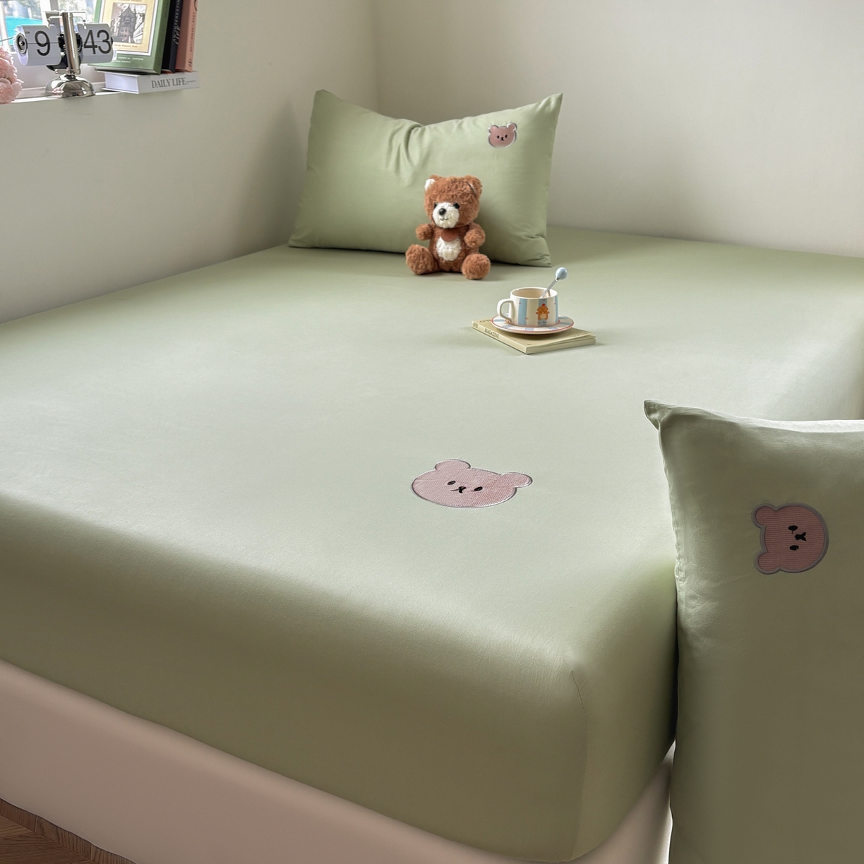 91家纺网 家纺一手货源 找家纺 居眠 2026新款全棉单层米乐熊床笠 米乐熊-绿色