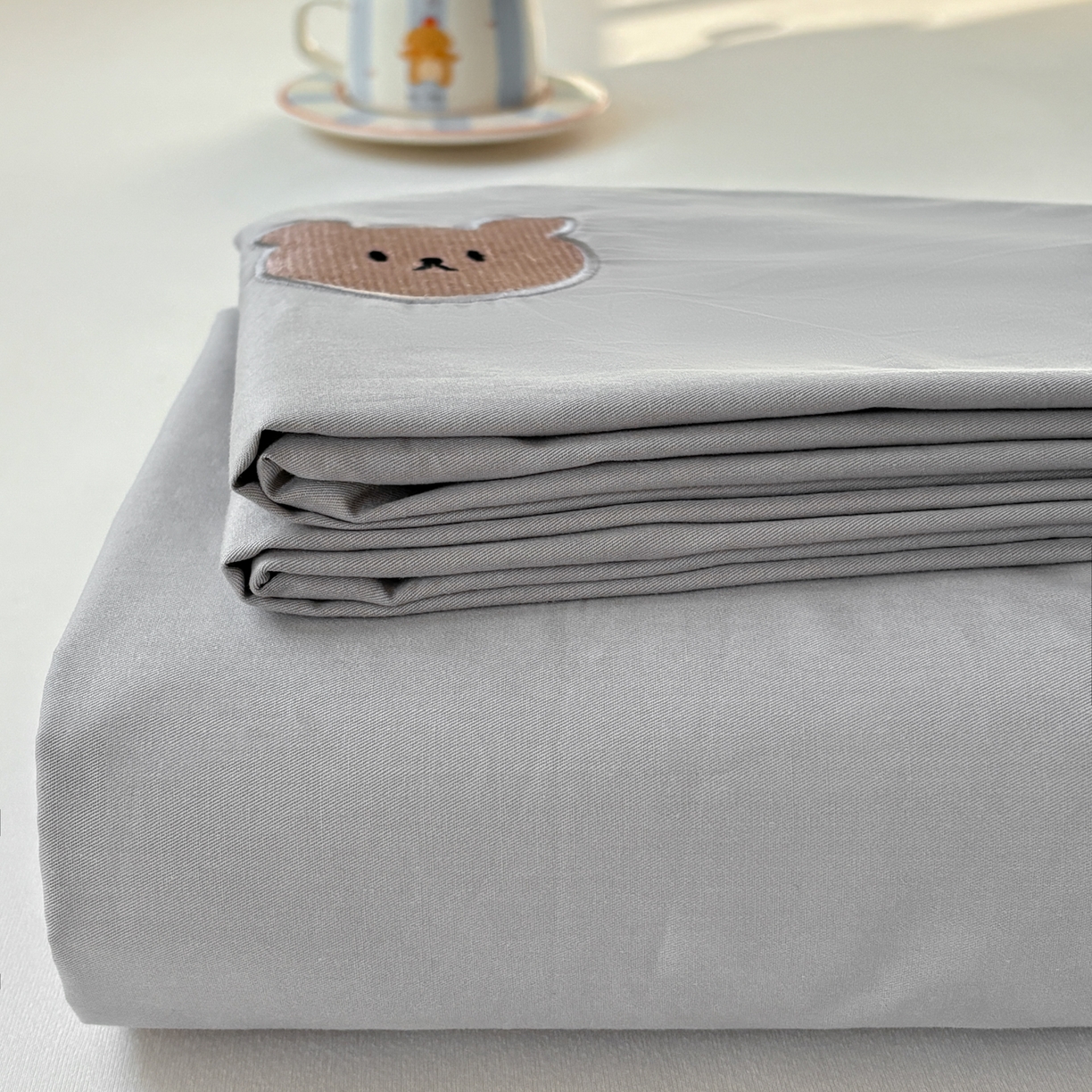 91家纺网 家纺一手货源 找家纺 居眠 2026新款全棉单层米乐熊床笠 米乐熊-白云石