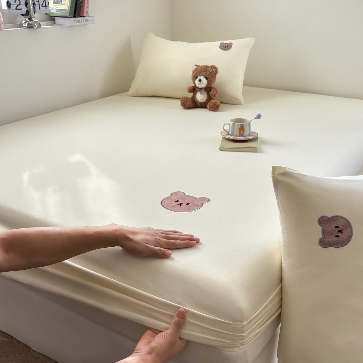 91家纺网 家纺一手货源 找家纺 居眠 2026新款全棉单层米乐熊床笠 米乐熊-米白