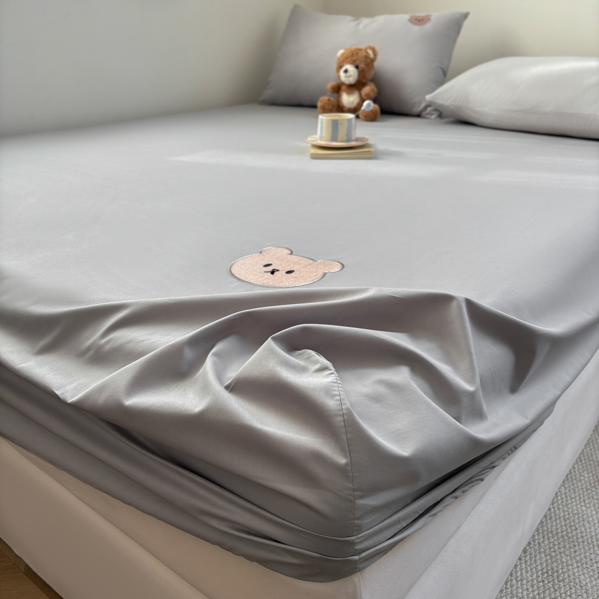 91家纺网 家纺一手货源 找家纺 居眠 2026新款全棉单层米乐熊床笠 米乐熊-白云石