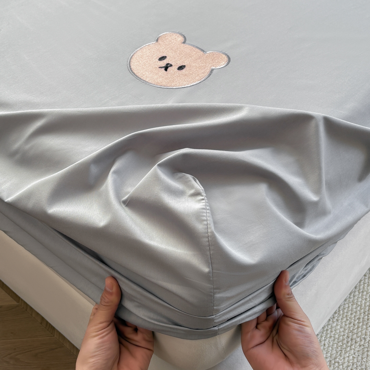 91家纺网 家纺一手货源 找家纺 居眠 2026新款全棉单层米乐熊床笠 米乐熊-白云石