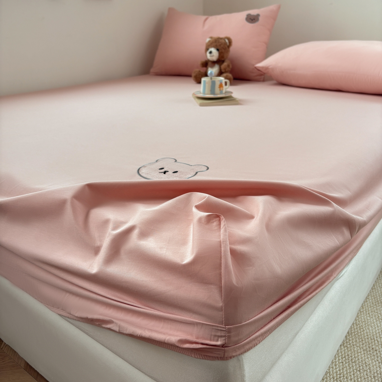 91家纺网 家纺一手货源 找家纺 居眠 2026新款全棉单层米乐熊床笠 米乐熊-粉色