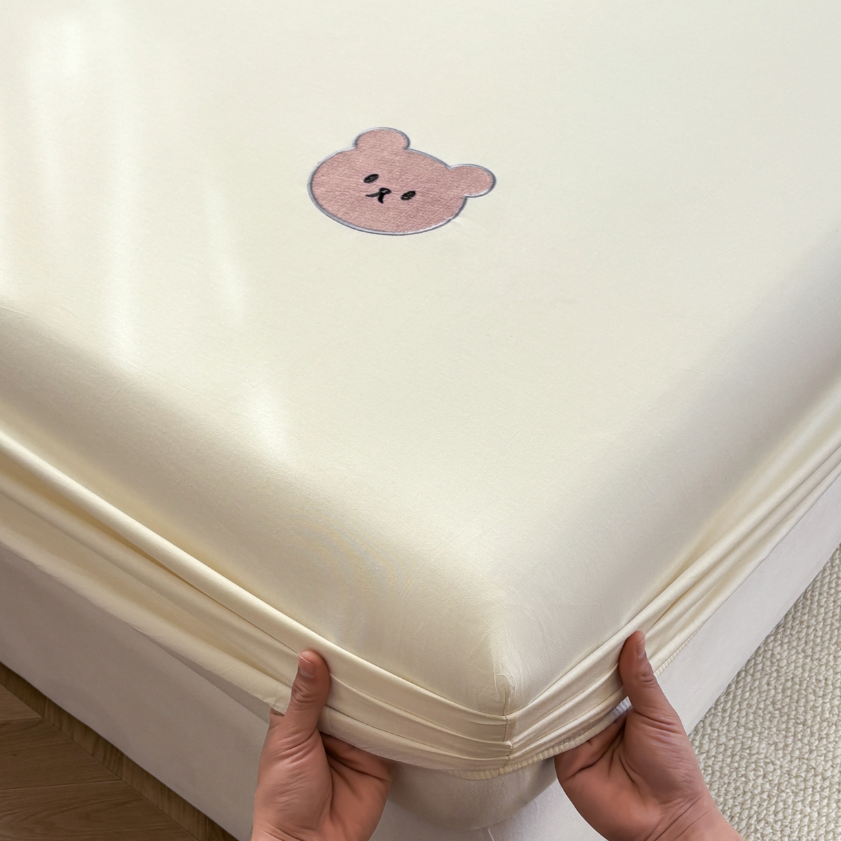 91家纺网 家纺一手货源 找家纺 居眠 2026新款全棉单层米乐熊床笠 米乐熊-米白