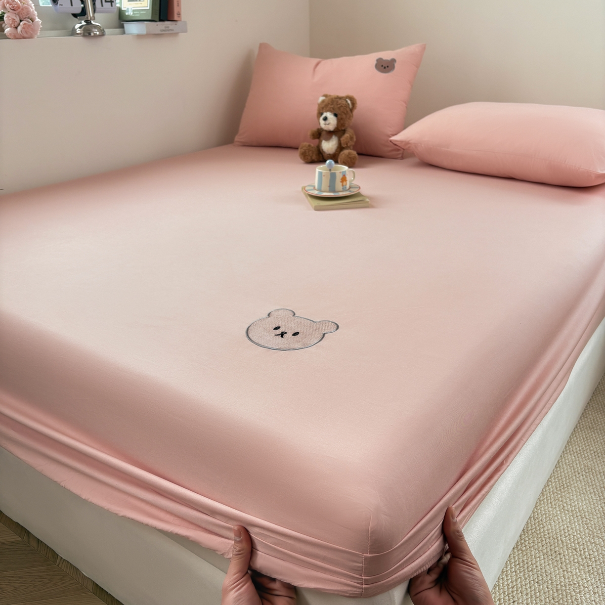 91家纺网 家纺一手货源 找家纺 居眠 2026新款全棉单层米乐熊床笠 米乐熊-粉色