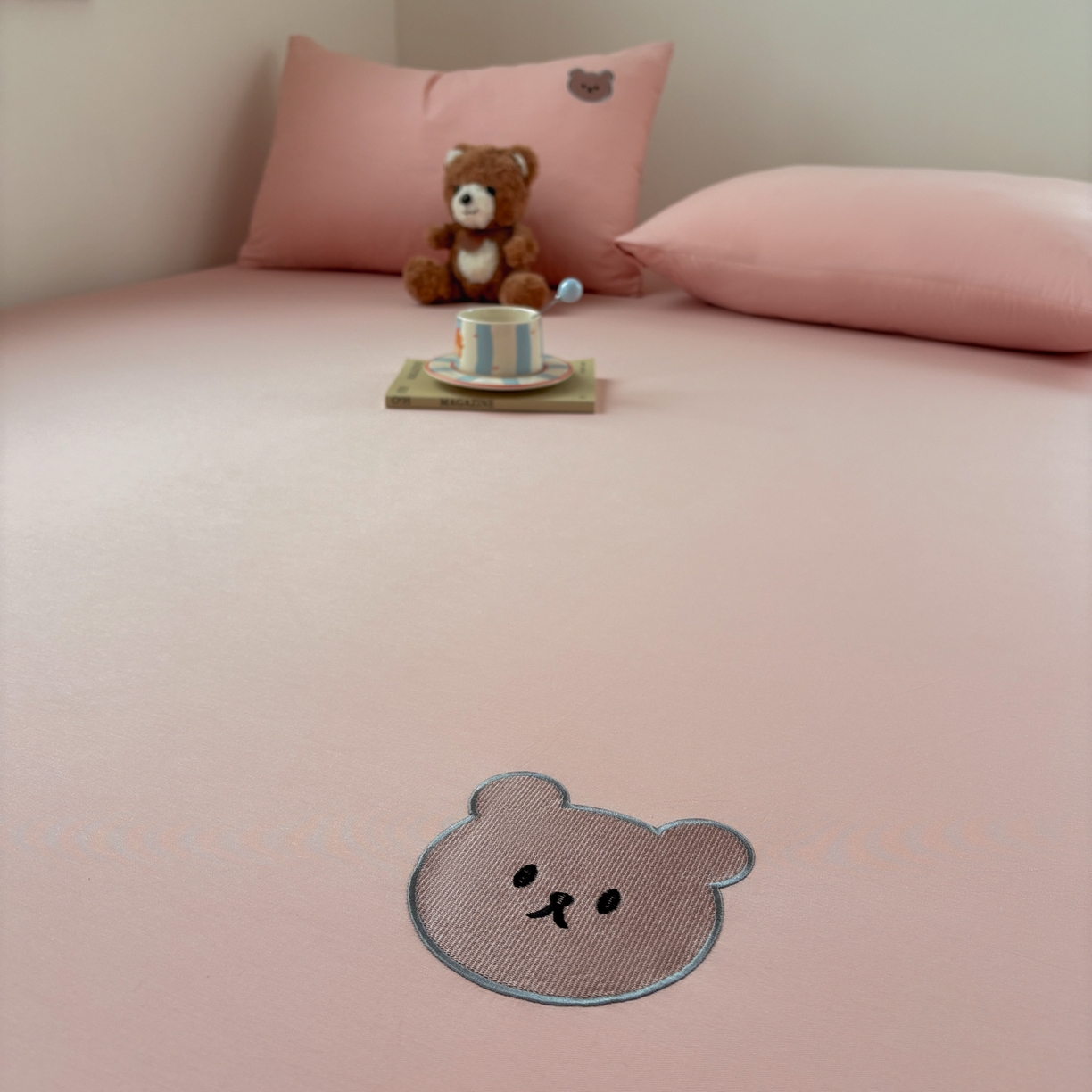 91家纺网 家纺一手货源 找家纺 居眠 2026新款全棉单层米乐熊床笠 米乐熊-粉色