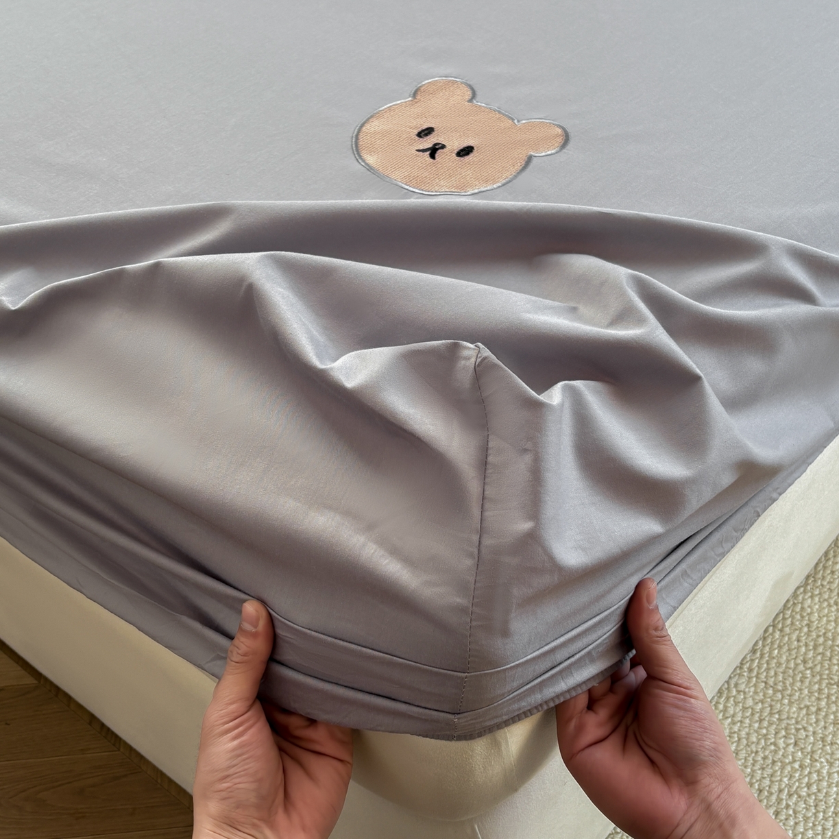 91家纺网 家纺一手货源 找家纺 居眠 2026新款全棉单层米乐熊床笠 米乐熊-灰色