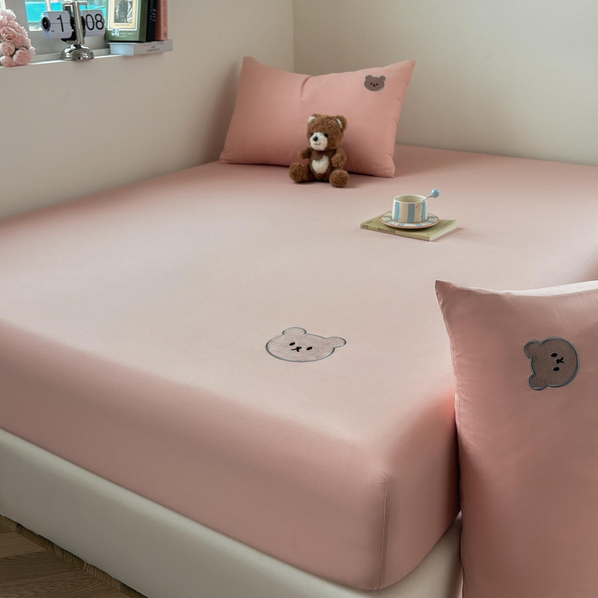 91家纺网 家纺一手货源 找家纺 居眠 2026新款全棉单层米乐熊床笠 米乐熊-粉色