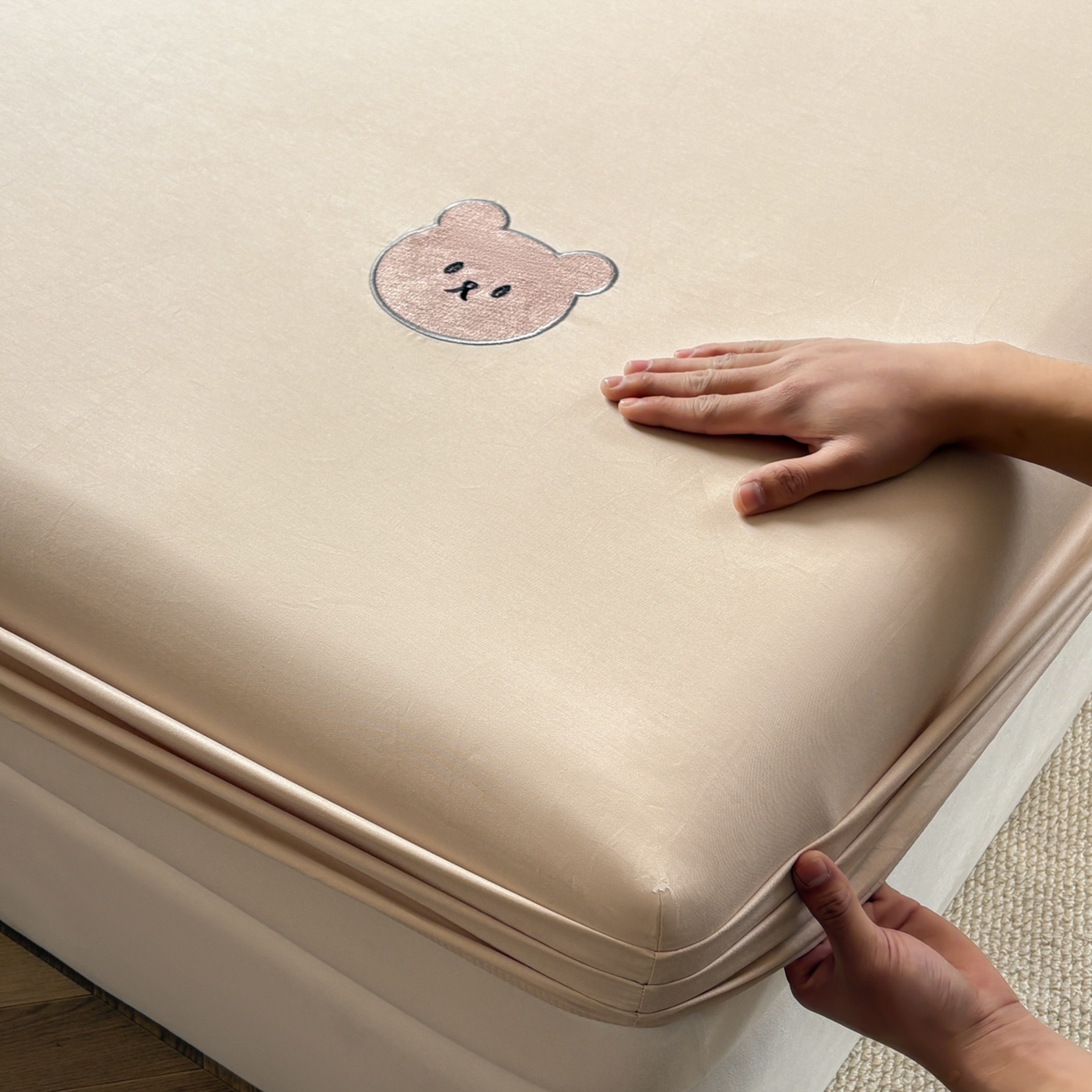 91家纺网 家纺一手货源 找家纺 居眠 2026新款全棉单层米乐熊床笠 米乐熊-卡其